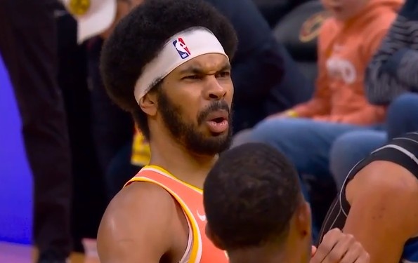 九游官网-自己都难以置信！贾勒特·阿伦罚篮很短三不沾 自己尴尬得笑了